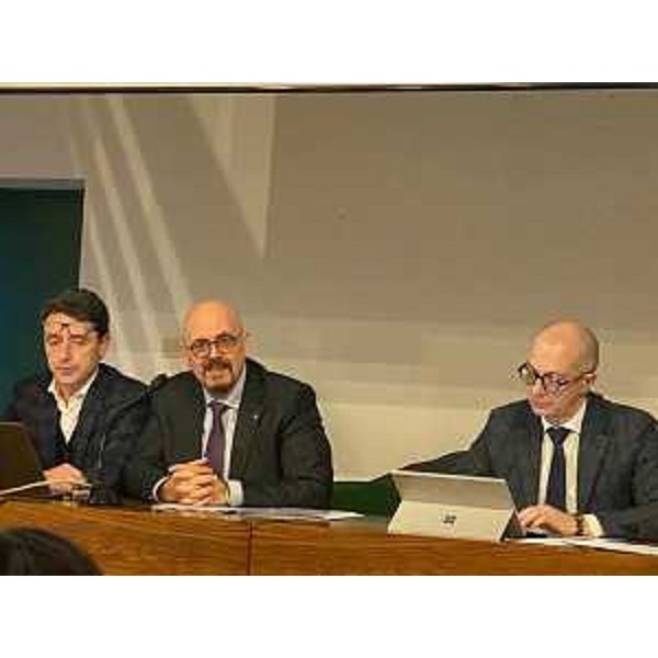 L'assessore regionale al Patrimonio, Sebastiano Callari, a Pocenia, alla presentazione della Centrale unica agli amministratori del Medio Friuli e della Bassa friulana. (Foto ARC Morandini)