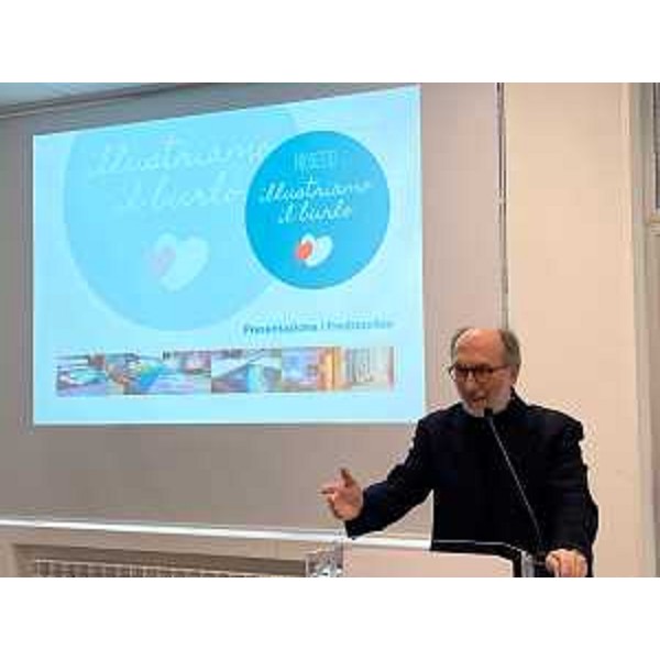 L'intervento del vicegovernatore Riccardo Riccardi durante l'evento di presentazione delle 26 illustrazioni collocate in 10 stanze della Clinica pediatrica del Burlo di Trieste. (Foto ARC)
