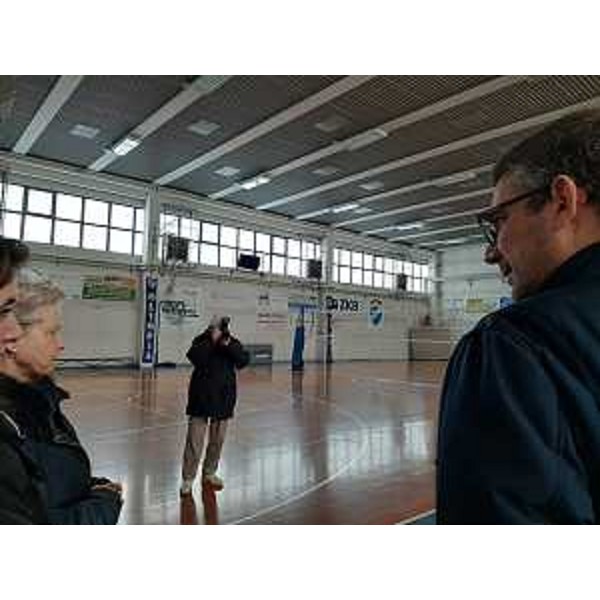 L'assessore regionale alle Autonomie locali, Corregionali all'estero e Lingue minoritarie, Pierpaolo Roberti, visita la Palestra Mirko Spacapan, dove si allena l’Olimpya volley. (Foto Regione FVG)