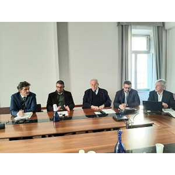 L’intervento dell'assessore regionale alle Autonomie locali, Pierpaolo Roberti, alla riunione del consiglio direttivo del Centro di competenza per la pubblica amministrazione (ComPa Fvg). (Foto Regione FVG)