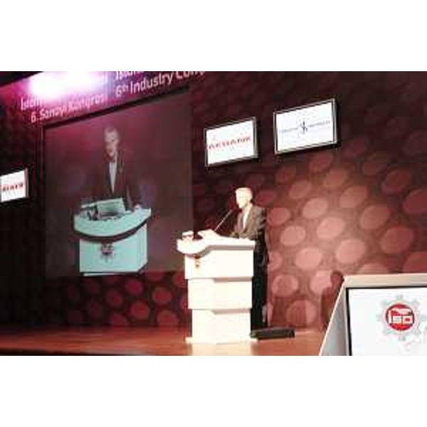 Riccardo Illy (Presidente Regione Friuli Venezia Giulia) al sesto congresso della Camera dell'Industria di Istanbul, dedicato alla "competizione sostenibile". (Istanbul 27/11/07) 
