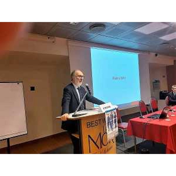 Il vicegovernatore della Regione FVG, Riccardo Riccardi, all'incontro formativo per gli infermieri (Foto Regione) 