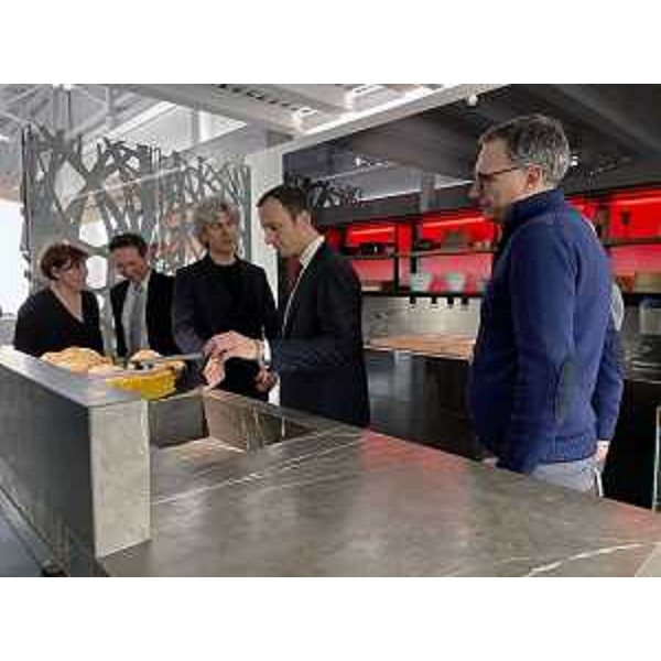 Il Governatore del Friuli Venezia Giulia Massimiliano Fedriga all'interno dello showroom di Valcucine a Pordenone. (Foto ARC Liberti)