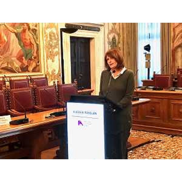 L'intervento dell'assessore regionale a Lavoro, Formazione, Istruzione, Ricerca, Università e Famiglia Alessia Rosolen durante la premiazione delle 11 aziende del percorso Fari Manifatturieri IP4FVG. (Foto ARC Pironio)