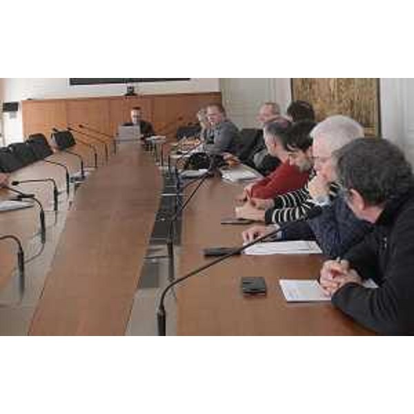 Un momento dell'incontro che si è tenuto a Trieste con i sindacati. (Foto ARC Montenero)