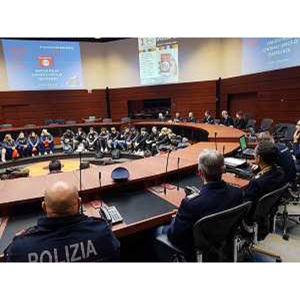 L'incontro con gli studenti nella sede della Protezione civile Fvg. (Foto ARC Montenero)