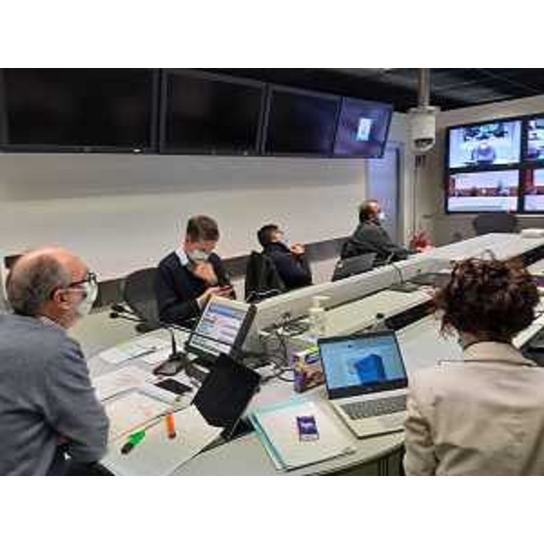 Il vicegovernatore Riccardo Riccardi nel corso del collegamento con i rappresentanti degli Ambiti distrettuali. (Foto Regione FVG)