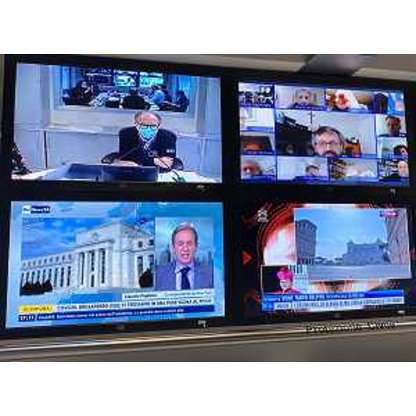Il vicepresidente della Regione, Riccardo Riccardi, durante la riunione in videoconferenza con i sindaci dell'ambito Medio Friuli sull’accesso ai dati sui contagi da parte dei primi cittadini. (Foto Regione FVG)