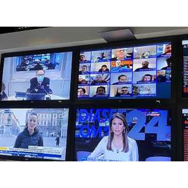Il vicegovernatore della Regione, Riccardo Riccardi, interviene alla riunione in video conferenza, con i componenti dell'Assemblea dei sindaci dell'Ambito agro-aquileiese e Carso Giuliano, sulla disponibilità delle terapie intensive. (Foto Regione FVG) 