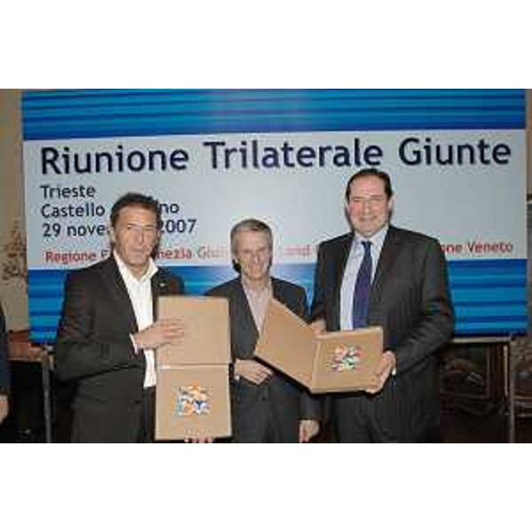 Riccardo Illy (Presidente Regione Friuli Venezia Giulia), Giancarlo Galan (Presidente Regione Veneto) e Joerg Haider (Presidente Land Carinzia) in occasione della Riunione Trilaterale Giunte, al Castello di Duino. (Duino, Trieste, 29/11/07)