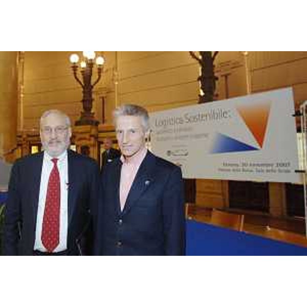 Riccardo Illy (Presidente Regione Friuli Venezia Giulia) e Joseph E. Stiglitz (Premio Nobel Economia) al convegno "Logistica sostenibile. Pubblico e privato possono vincere insieme.", a Genova nella Sala delle Grida del Palazzo della Borsa. (Genova 30/11/07)