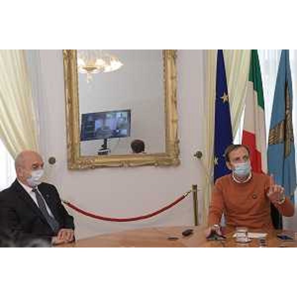 Il governatore Massimiliano Fedriga e il sindaco di Trieste Roberto Dipiazza nel corso della videoconferenza - Il governatore Massimiliano Fedriga e il sindaco di Trieste Roberto Dipiazza nel corso della videoconferenza