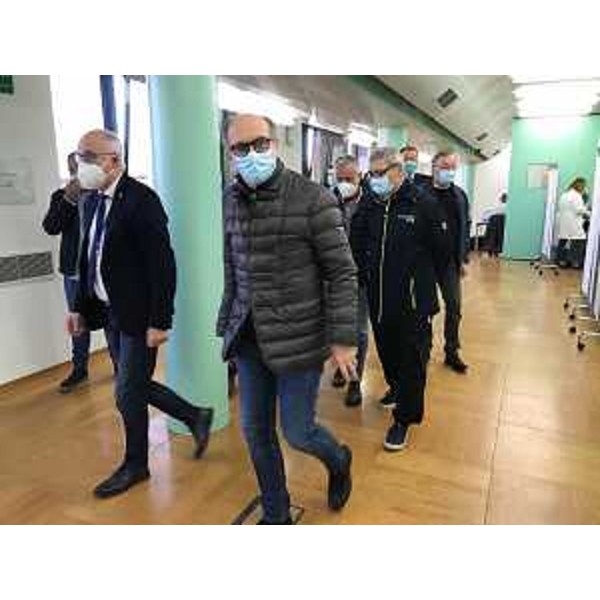 Il vicegovernatore della Regione Riccardo Riccardi al punto tamponi e vaccinazioni nel padiglione dei congressi di Udine Gorizia Fiere a Martignacco - Il vicegovernatore della Regione Riccardo Riccardi al punto tamponi e vaccinazioni nel padiglione dei congressi di Udine Gorizia Fiere a Martignacco
