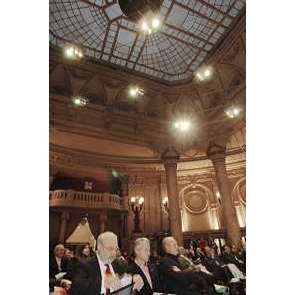 Riccardo Illy (Presidente Regione Friuli Venezia Giulia), Joseph E. Stiglitz (Premio Nobel Economia) e Santo Versace (Presidente Gianni Versace S.p.A.) al convegno "Logistica sostenibile. Pubblico e privato possono vincere insieme.", a Genova nella Sala delle Grida del Palazzo della Borsa. (Genova 30/11/07)