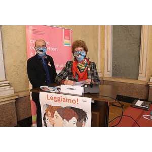 L'assessore regionale alla Cultura Tiziana Gibelli insieme a Roberto Del Grande, direttore Consorzio culturale del Monfalconese - L'assessore regionale alla Cultura Tiziana Gibelli insieme a Roberto Del Grande, direttore Consorzio culturale del Monfalconese