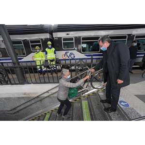 L'assessore regionale alle Infrastrutture, Graziano Pizzimenti, inaugura le nuove rampe per biciclette alla stazione ferroviaria di Udine - L'assessore regionale alle Infrastrutture, Graziano Pizzimenti, inaugura le nuove rampe per biciclette alla stazione ferroviaria di Udine