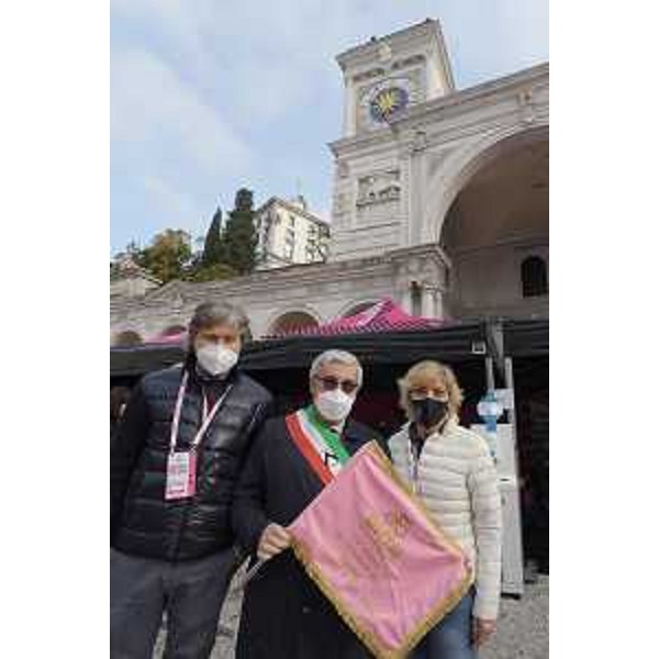 L'assessore regionale alle Attività produttive Sergio Emidio Bini con la collega di giunta Barbara Zilli e il sindaco di Udine Pietro Fontanini - L'assessore regionale alle Attività produttive Sergio Emidio Bini con la collega di giunta Barbara Zilli e il sindaco di Udine Pietro Fontanini