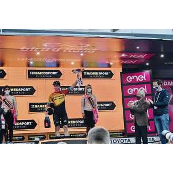 Il Governatore della Regione Massimiliano Fedriga assiste alla premiazione del vincitore della talla 16. tappa del Giro d?italia, lo sloveno Jan Tratnik - Il Governatore della Regione Massimiliano Fedriga assiste alla premiazione del vincitore della talla 16. tappa del Giro d?italia, lo sloveno Jan Tratnik