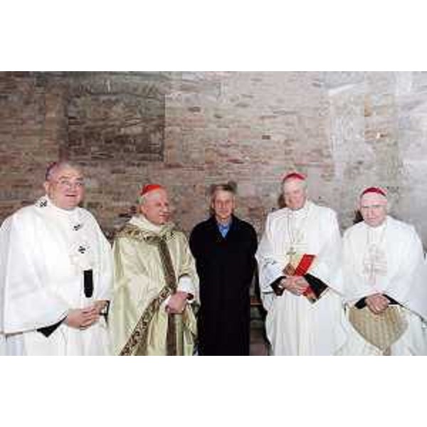 Riccardo Illy (Presidente Regione Friuli Venezia Giulia), il Cardinale Franc Rodé (Prefetto della Congregazione per gli Istituti di Vita Consacrata e le Società di Vita Apostolica) e i Vescovi del Friuli Venezia Giulia nella Basilica di Aquileia, in occasione dell'apertura dell'Anno Cromaziano. (Aquileia 02/12/07)