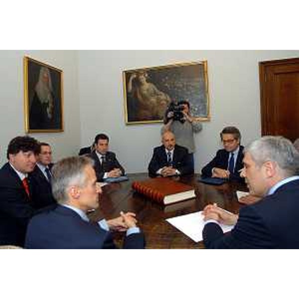 Riccardo Illy (Presidente Regione Friuli Venezia Giulia) incontra Boris Tadic (Presidente della Serbia) (Trieste, 13/05/05)