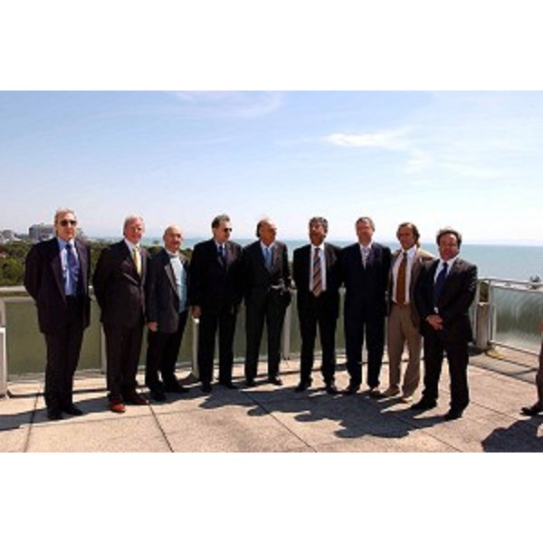 Jacques Rogge (Presidente del CIO), Gianni Petrucci (Presidente CONI), Mario Pescante (Sottosegretario allo Sport), Alessandro Tesini (Presidente del Consiglio Regionale) e Roberto Antonaz (Assessore Regionale all'istruzione, cultura, sport e pace) allo EYOF 2005 (Lignano, 12/05/05)
