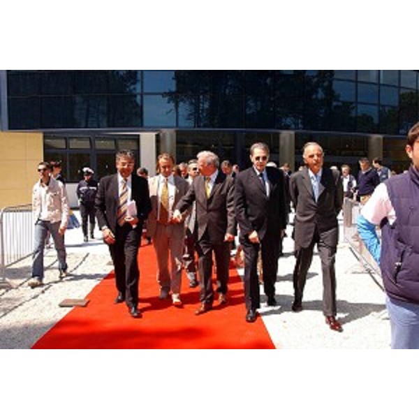 Jacques Rogge (Presidente del CIO), Mario Pescante (Sottosegretario allo Sport) e Roberto Antonaz (Assessore Regionale all'istruzione, cultura, sport e pace) allo EYOF 2005 (Lignano, 12/05/05)