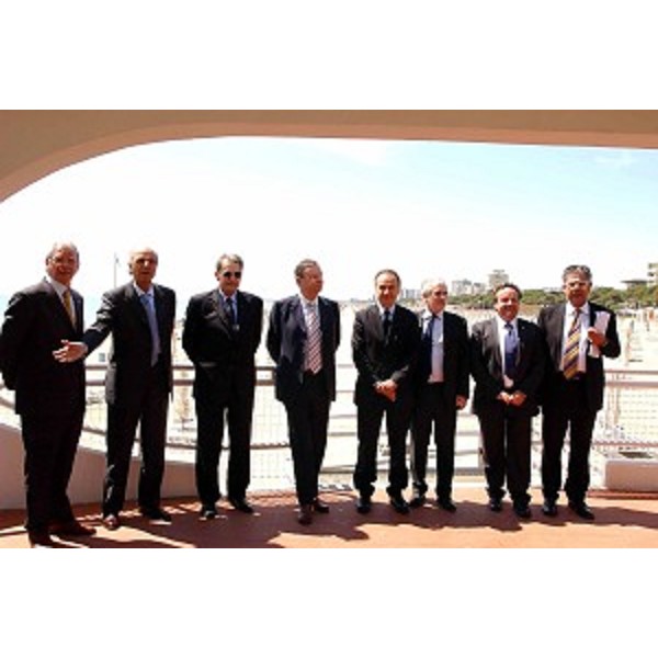 Jacques Rogge (Presidente del CIO), Gianni Petrucci (Presidente CONI), Mario Pescante (Sottosegretario allo Sport), Alessandro Tesini (Presidente del Consiglio Regionale) e Roberto Antonaz (Assessore Regionale all'istruzione, cultura, sport e pace) allo EYOF 2005 (Lignano, 12/05/05)
