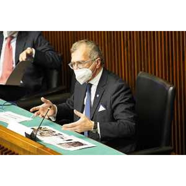 Il presidente del Cr Fvg, Piero Mauro Zanin, durante la confstampa di Fine Anno - Il presidente del Cr Fvg, Piero Mauro Zanin, durante la confstampa di Fine Anno