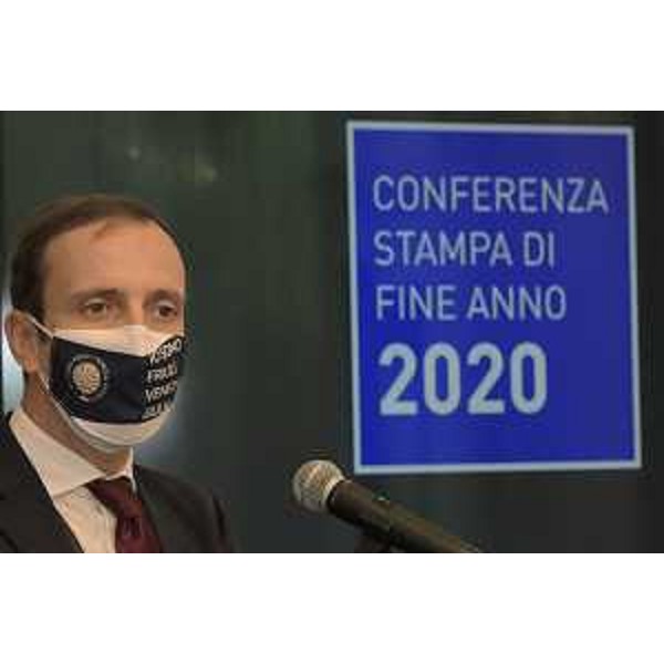 Il governatore del Friuli Venezia Giulia, Massimiliano Fedriga, durante la conferenza stampa di fine anno, durante la quale sono stati illustrati alcuni degli obiettivi strategici dellazione della Giunta per il 2021. - Il governatore del Friuli Venezia Giulia, Massimiliano Fedriga, durante la conferenza stampa di fine anno, durante la quale sono stati illustrati alcuni degli obiettivi strategici dellazione della Giunta per il 2021.