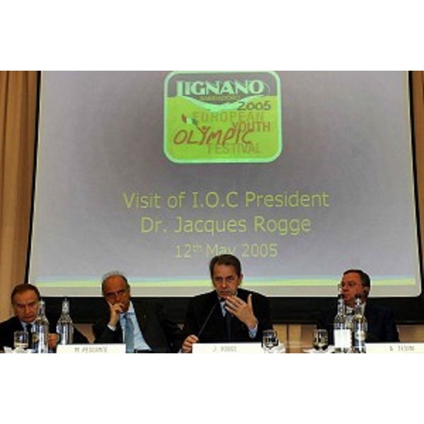 Jacques Rogge (Presidente del CIO), Gianni Petrucci (Presidente CONI), Mario Pescante (Sottosegretario allo Sport) ed Alessandro Tesini (Presidente del Consiglio Regionale) allo EYOF 2005 (Lignano, 12/05/05) 