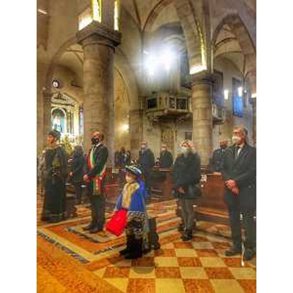 L'assessore regionale Barbara Zilli alla celebrazione della Messa del Tallero in duomo a Gemona con il presidente del Consiglio regionale Piero Mauro Zanin e il sindaco Roberto Revelant - L'assessore regionale Barbara Zilli alla celebrazione della Messa del Tallero in duomo a Gemona con il presidente del Consiglio regionale Piero Mauro Zanin e il sindaco Roberto Revelant