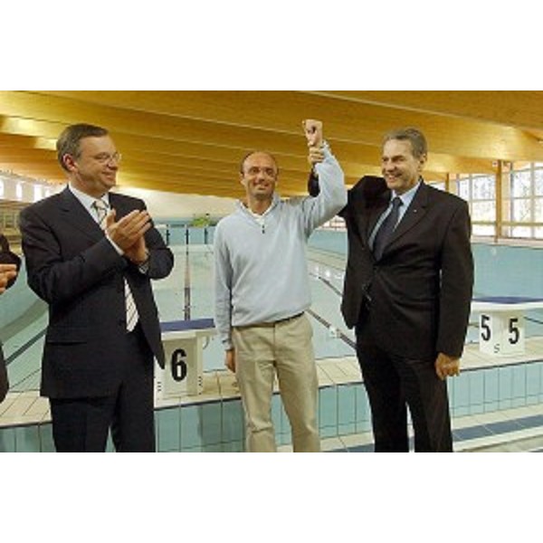 Jacques Rogge (Presidente del CIO), Alessandro Tesini (Presidente del Consiglio Regionale) ed altri (Lignano, 12/05/05) 