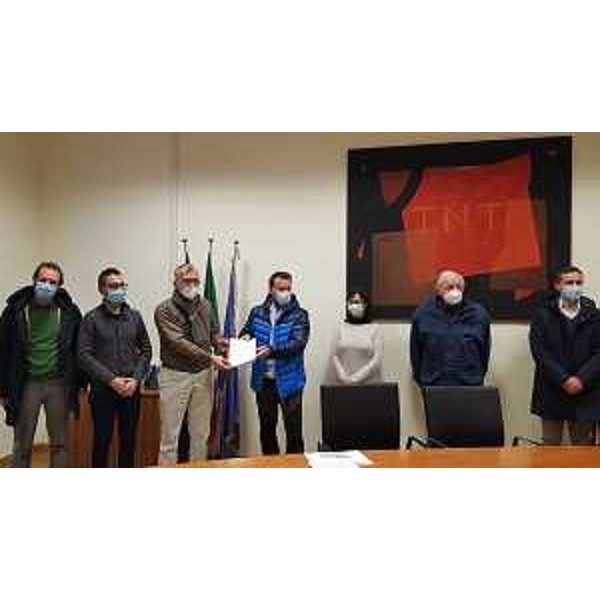 La consegna della petizione al presidente del Consiglio regionale, Piero Mauro Zanin - La consegna della petizione al presidente del Consiglio regionale, Piero Mauro Zanin