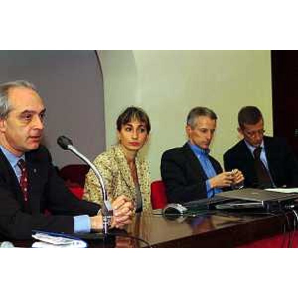 Riccardo Illy (Presidente Regione Friuli Venezia Giulia) e Comiotto alla presentazione del corso d'inglese "English Town" (Trieste, 11/05/05)