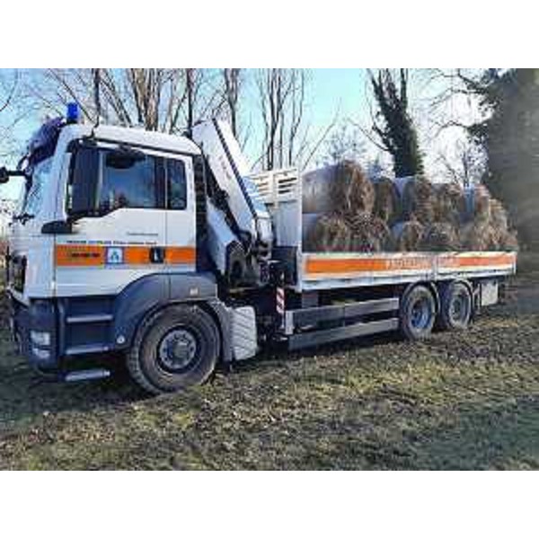 La consegna degli alimenti per gli animali in difficoltà a causa delle forti nevicate. - La consegna degli alimenti per gli animali in difficoltà a causa delle forti nevicate.