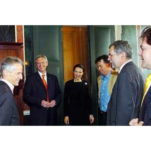 Riccardo Illy (Presidente Regione Friuli Venezia Giulia) con i parlamentari austiaci (Vienna, 04/05/05)