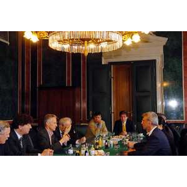 Riccardo Illy (Presidente Regione Friuli Venezia Giulia) al Parlamento di Vienna (Vienna, 04/05/05)