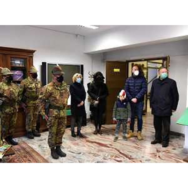 Le autorità presenti alla cerimonia di rientro della bandiera di guerra dall'Afghanistan - Le autorità presenti alla cerimonia di rientro della bandiera di guerra dall'Afghanistan