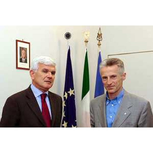 Riccardo Illy (Presidente Regione Friuli Venezia Giulia) incontra Gaudenzio Truzzi (Questore di Gorizia) (Trieste, 29/04/05)