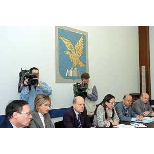 Michela Del Piero (Assessore Regionale alla programmazione e controllo, alle risorse economiche e finanziarie, al patrimonio e servizi generali e alle pari opportunità) alla conferenza stampa con l'Agenzia delle Entrate (Trieste, 26/04/05)