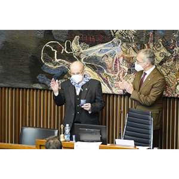 Mario Candotto, l'isontino sopravvissuto a Dachau, ha ricevuto un riconoscimento dal presidente del Cr Fvg, Piero Mauro Zanin - Mario Candotto, l'isontino sopravvissuto a Dachau, ha ricevuto un riconoscimento dal presidente del Cr Fvg, Piero Mauro Zanin