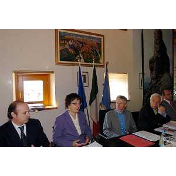 Riccardo Illy (Presidente Regione Friuli Venezia Giulia) e Rita Bressa (Sindaco di Cimolais) (Cimolais, 22/04/05)