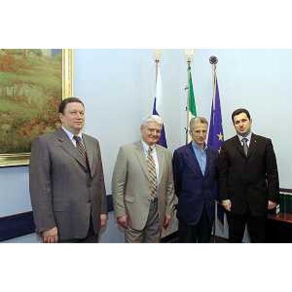 Riccardo Illy (Presidente Regione Friuli Venezia Giulia), Franco Iacop (Assessore Regionale per le relazioni internazionali, comunitarie e autonomie locali) e Vladimir Egorov (Governatore della Regione della Federazione russa Kaliningrad) (Trieste, 19/04/05)