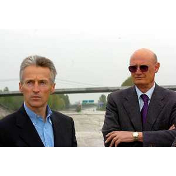 Riccardo Illy (Presidente Regione Friuli Venezia Giulia) e Aldo Burello (Presidente di Autovie Venete) al sopralluogo sul cantiere della A 28 (Sacile, 18/04/05)
