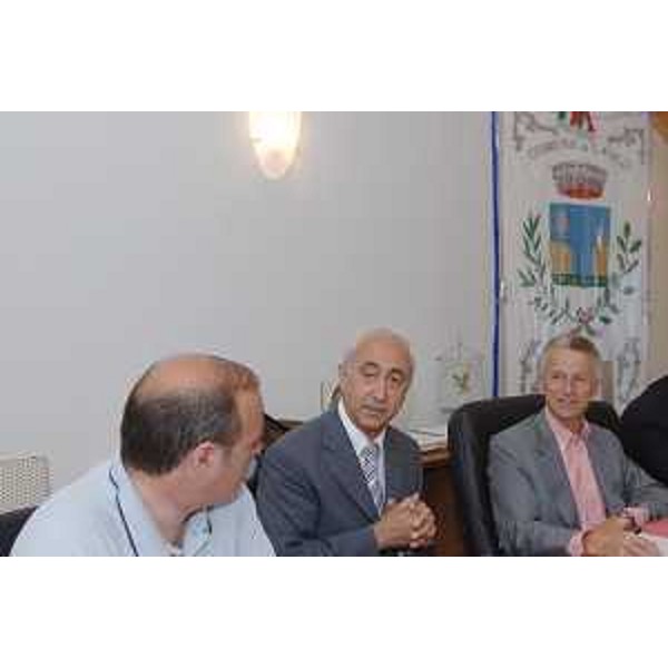 Riccardo Illy (Presidente Friuli Venezia Giulia) con Dionisio Olivo (Sindaco di Lauco) in occasione della seduta della Giunta Regionale nel Municipio di Lauco