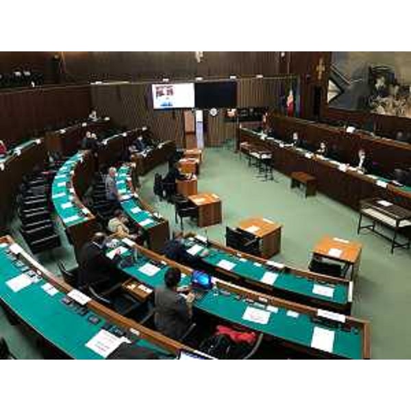 Fabio Facca, primo firmatario, espone i contenuti della petizione - Fabio Facca, primo firmatario, espone i contenuti della petizione