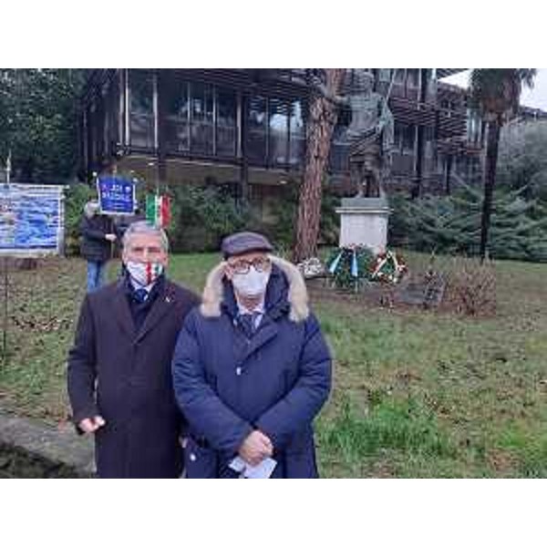 L'assessore regionale al Patrimonio Sebastiano Callari con il presidente della sezione di Gorizia della Lega Nazionale Luca Urizio - L'assessore regionale al Patrimonio Sebastiano Callari con il presidente della sezione di Gorizia della Lega Nazionale Luca Urizio