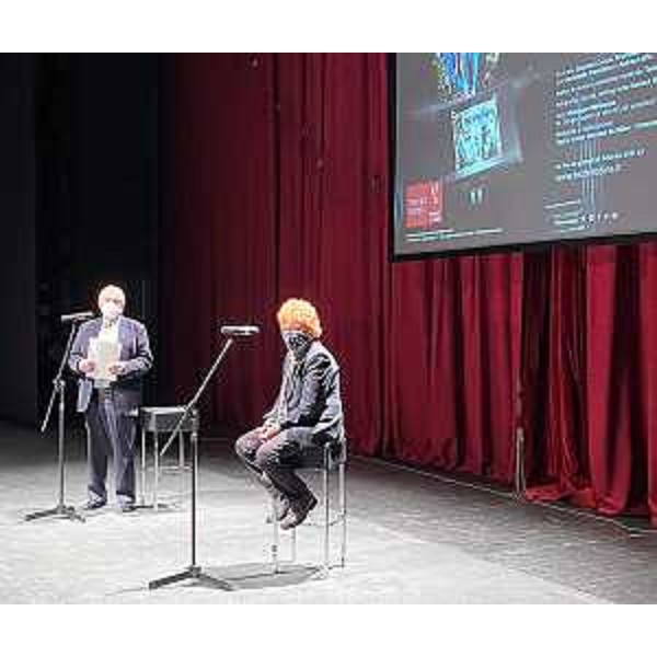 L'assessore regionale Tiziana Gibelli con il presidente della Fondazione Teatro Nuovo Giovanni Nistri alla presentazione del video "L'occhio e l'ingegno" - L'assessore regionale Tiziana Gibelli con il presidente della Fondazione Teatro Nuovo Giovanni Nistri alla presentazione del video "L'occhio e l'ingegno"