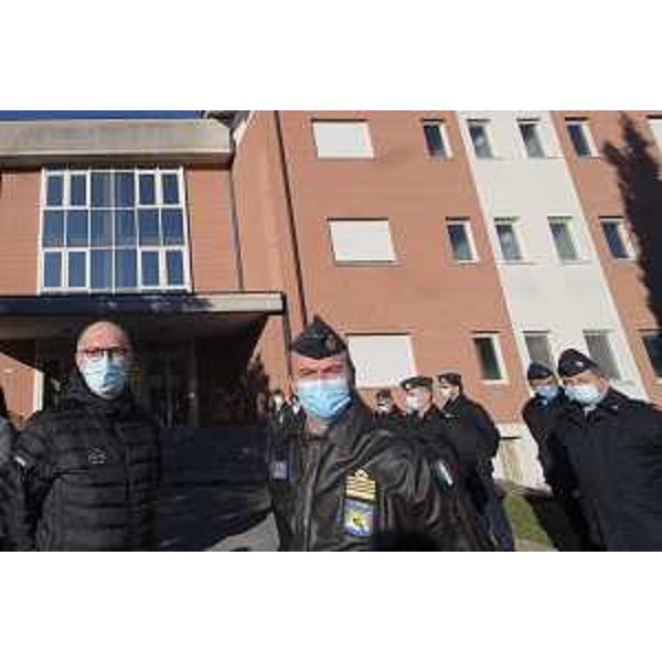 Il vicegovernatore della Regione Riccardo Riccardi con il comandante del 2. stormo colonnello Marco Bertoli - Il vicegovernatore della Regione Riccardo Riccardi con il comandante del 2. stormo colonnello Marco Bertoli