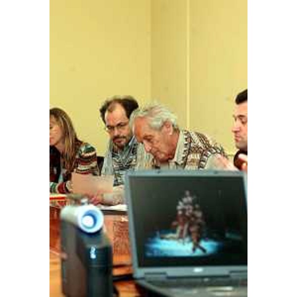 Ottavio Missoni e Franco Iacop (Assessore Regionale per le relazioni internazionali, comunitarie e autonomie locali) alla conferenza stampa per AICHI 2005 (Trieste, 15/04/05)